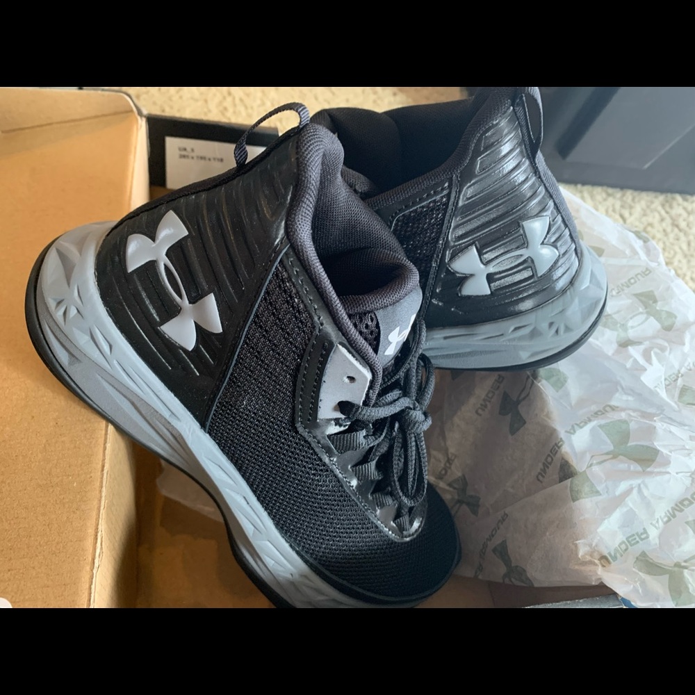 Under Armour shoes size 4.5Y